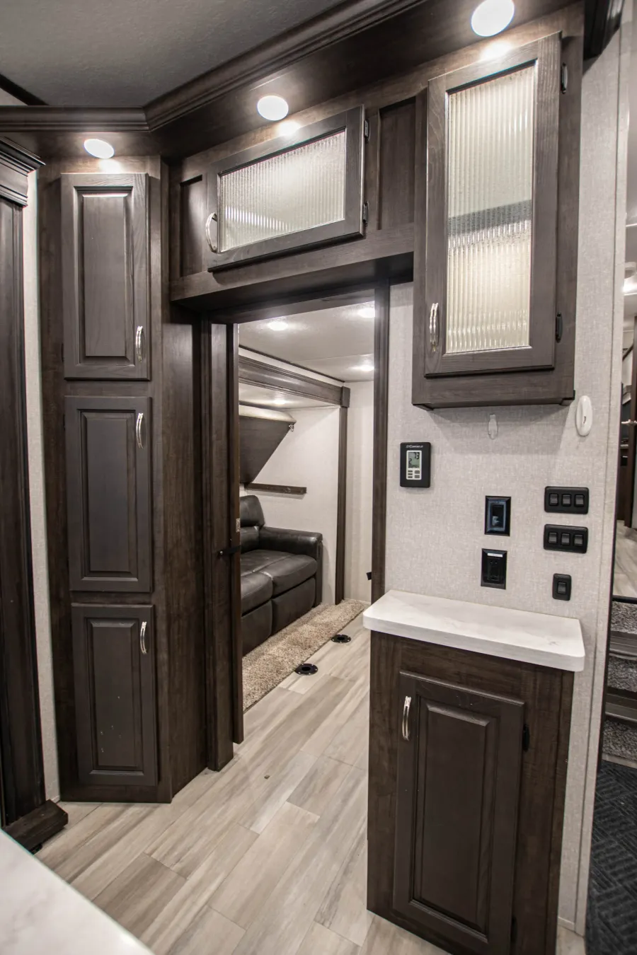 2022 Coachmen Brookstone 398MBL | Photo 15 of 27