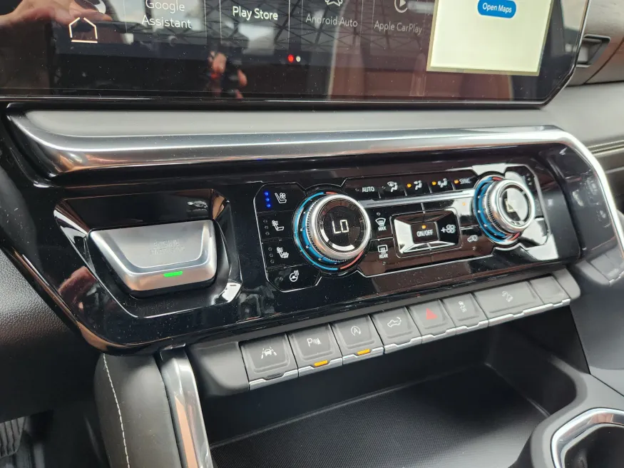 2025 GMC Sierra 1500 Denali Ultimate | Photo 25 of 29