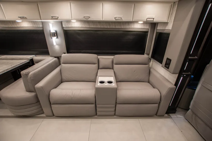 2026 Newmar Mountain Aire 4118 | Photo 14 of 45