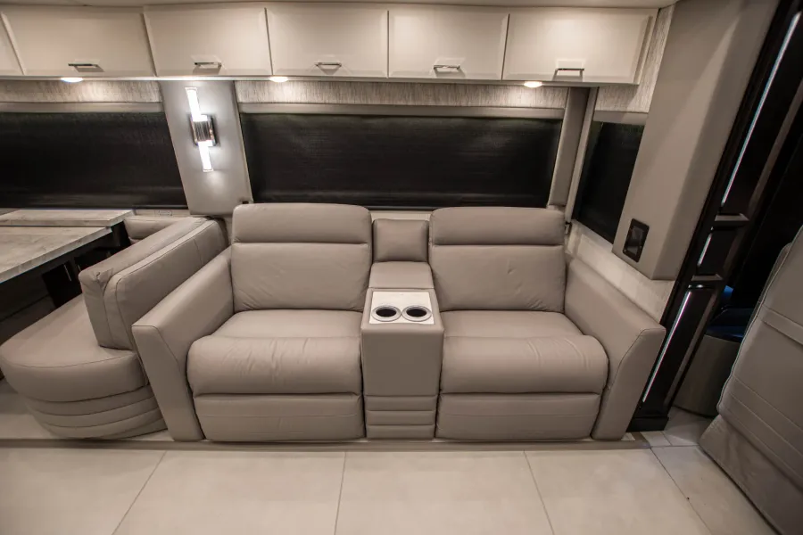 2026 Newmar Mountain Aire 4118 | Photo 14 of 45