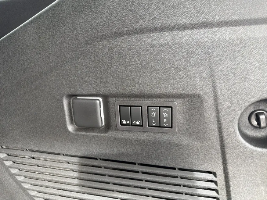 2026 Chevrolet Suburban Premier | Photo 9 of 23