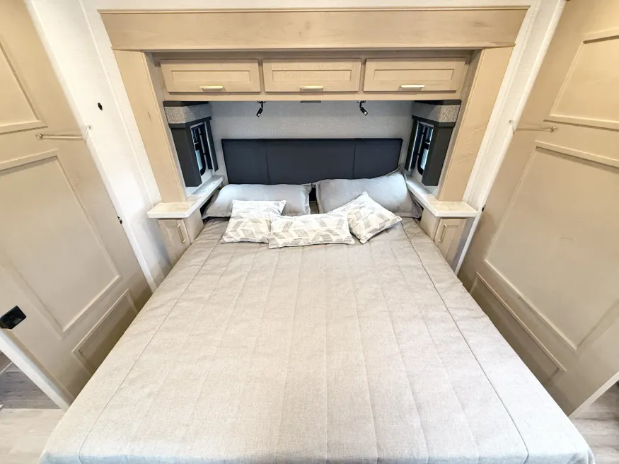 2026 Renegade Valencia 39RB | Photo 16 of 29