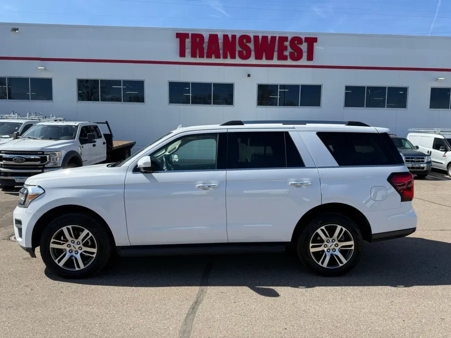 2024 Ford Expedition | Photo 1 of 22