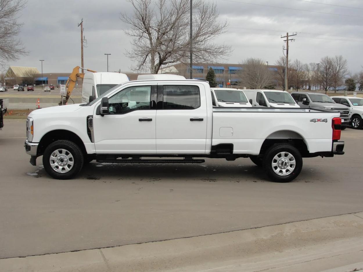 2024 Ford F-250 | Photo 2 of 13