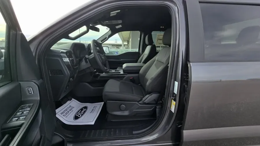 2025 Ford F-150 | Photo 13 of 30