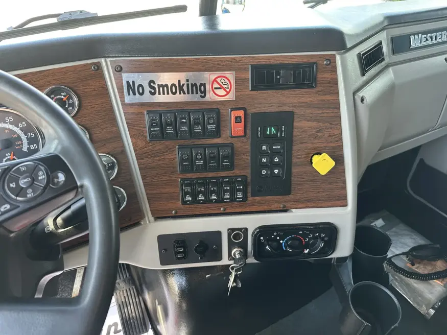 2021 Western Star 4700 | Photo 12 of 14