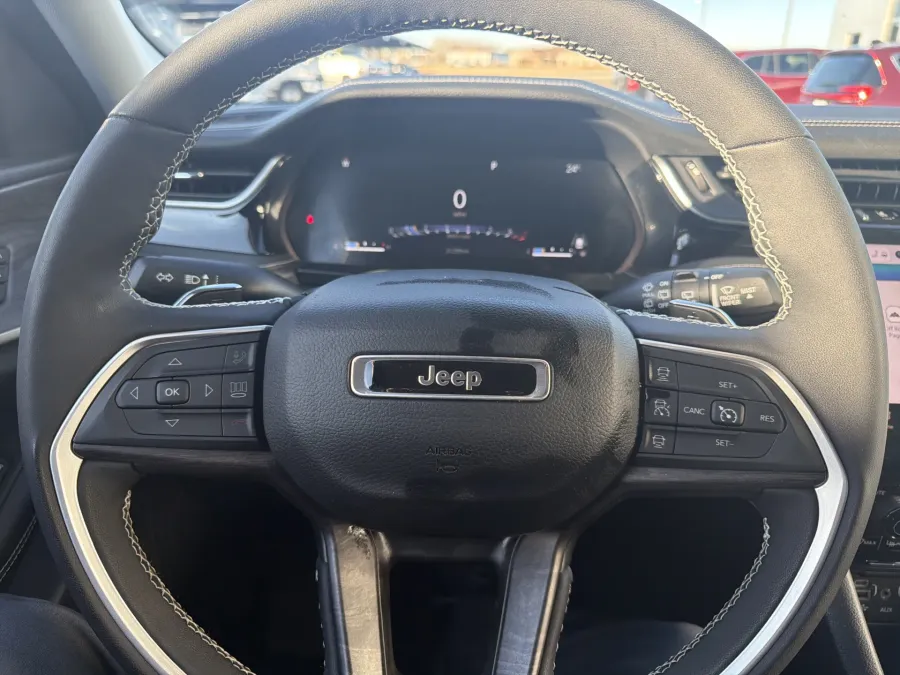 2023 Jeep Grand Cherokee L Limited | Photo 21 of 23