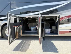 2023 Emerald Prevost H3-45 Double Slide | Thumbnail Photo 15 of 15