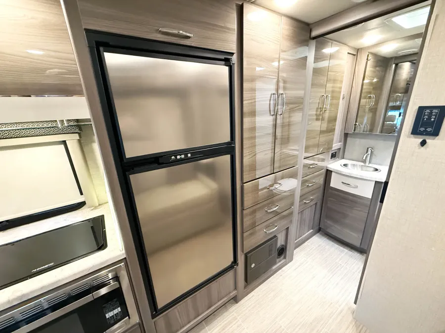 2021 Thor Delano 24FB | Photo 12 of 25