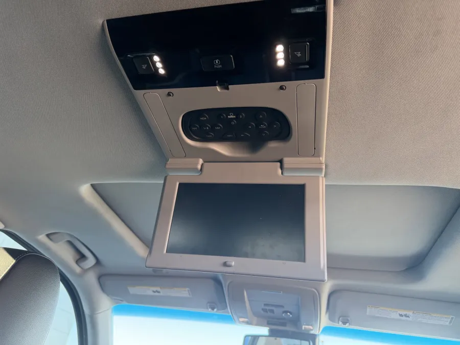 2016 GMC Yukon XL SLT | Photo 12 of 21