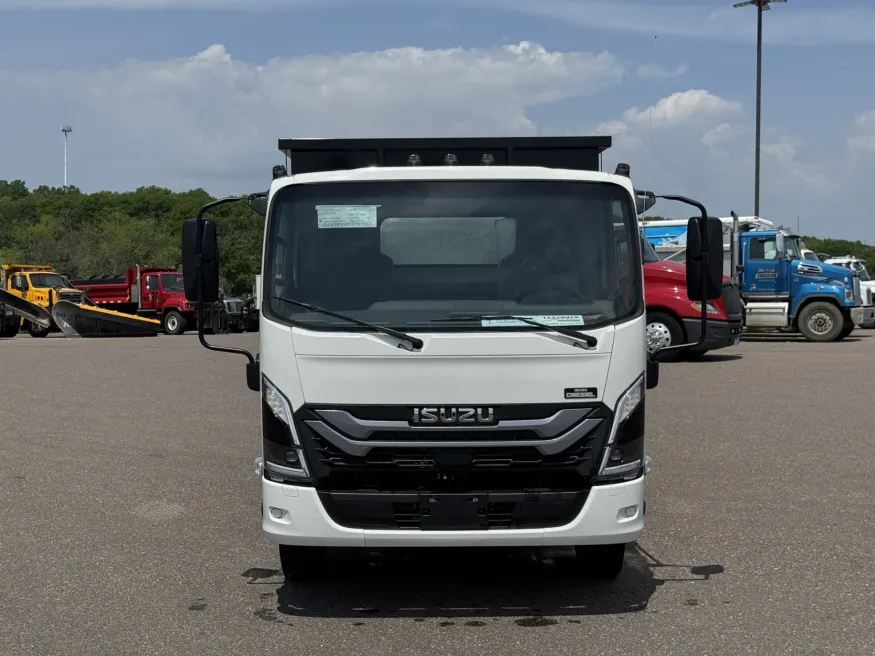 2025 Isuzu NRR | Photo 2 of 29
