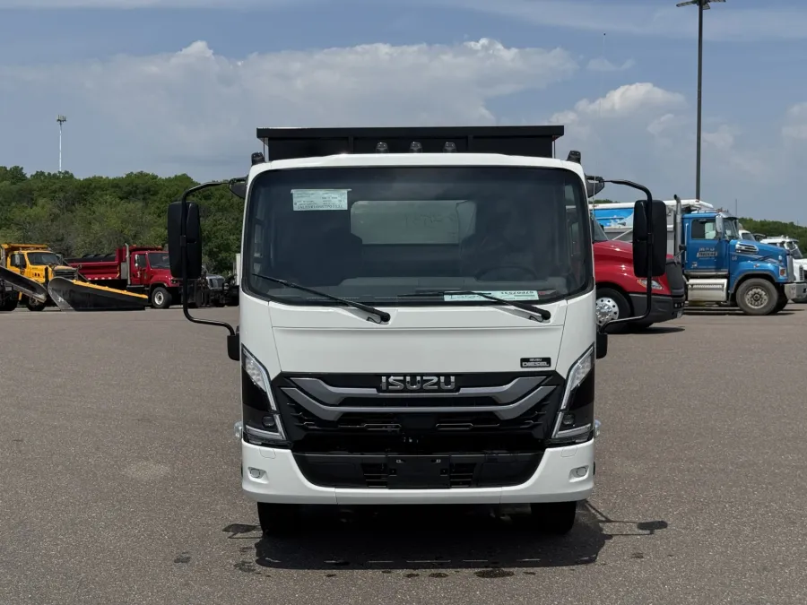 2025 Isuzu NRR | Photo 2 of 29