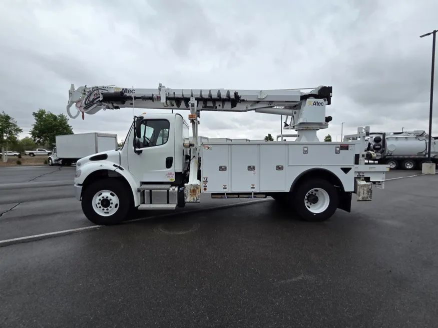 2022 Freightliner M2 106 | Photo 18 of 36