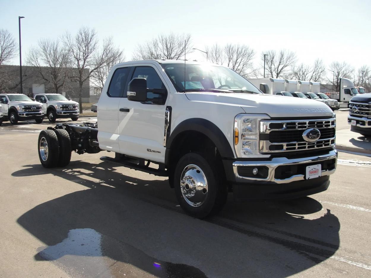 2024 Ford F-550 | Photo 7 of 12