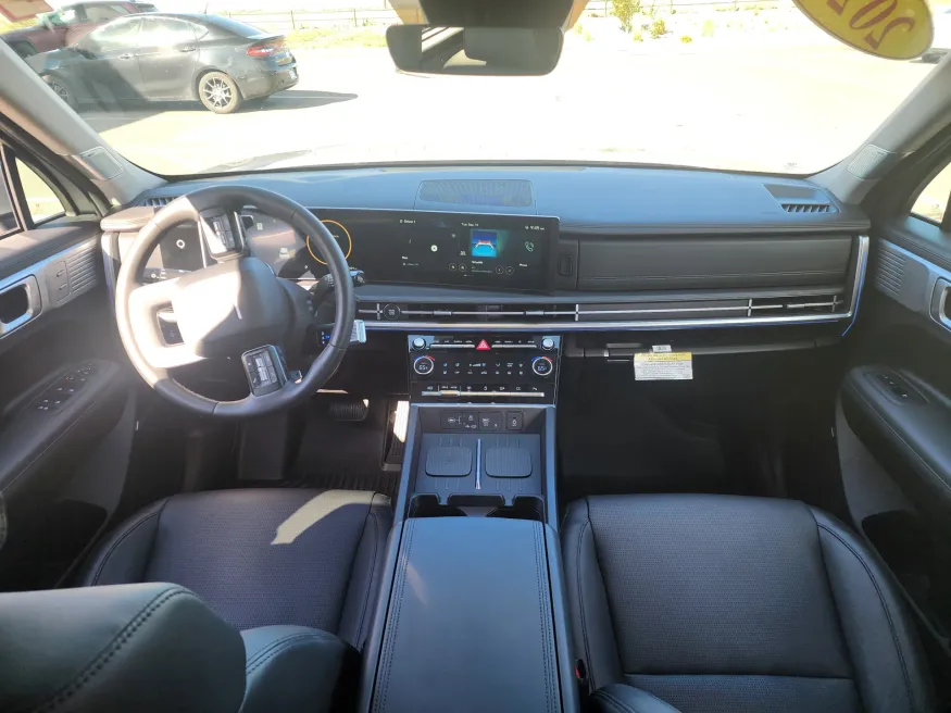 2024 Hyundai Santa Fe Limited | Photo 17 of 30