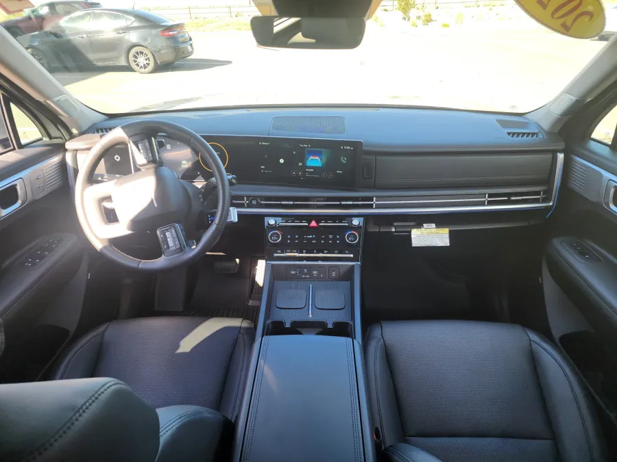 2024 Hyundai Santa Fe Limited | Photo 17 of 30