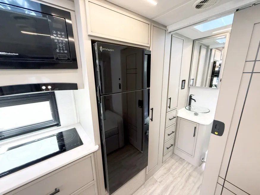 2026 Newmar Freedom Aire 2515 | Photo 13 of 23