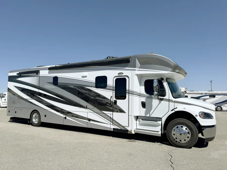 2024 Renegade Verona 40VRB | Photo 1 of 5