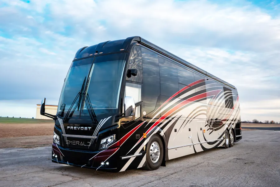 2026 Emerald Luxury Coaches Prevost H3-45 Triple Slide | Photo 14 of 20