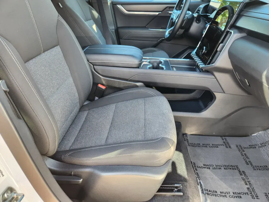 2025 GMC Acadia AWD Elevation | Photo 20 of 29