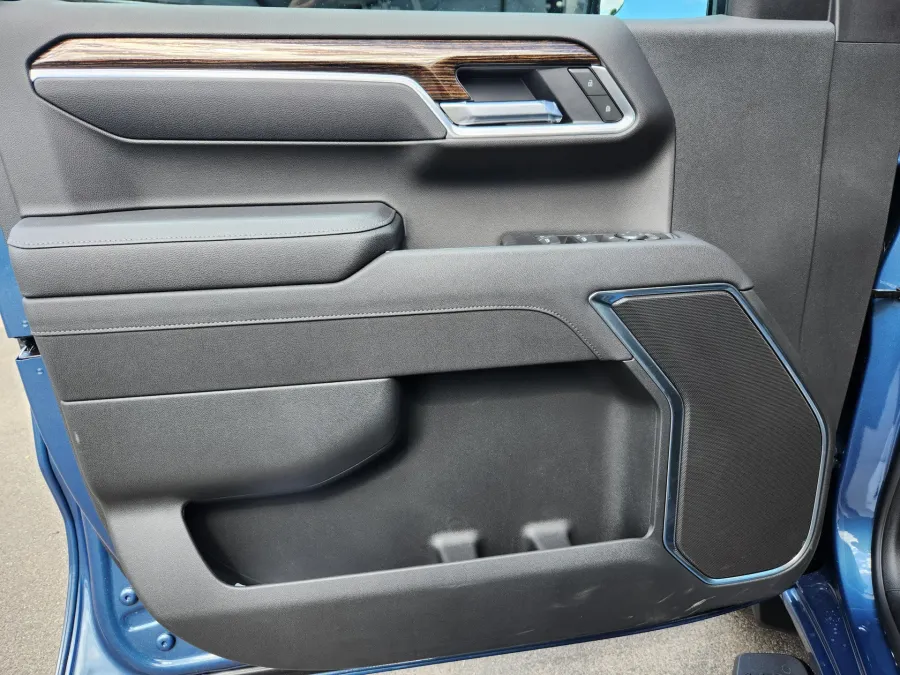 2025 GMC Sierra 1500 Elevation | Photo 5 of 29