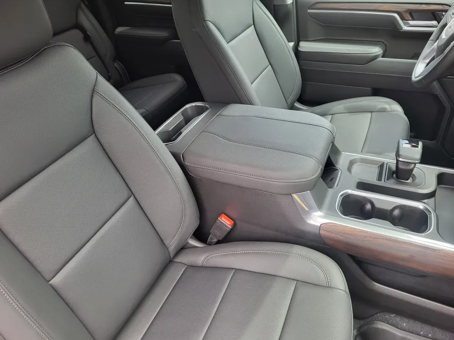 2026 GMC Sierra 1500 SLT | Photo 12 of 26