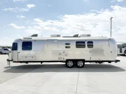 2024 Airstream Classic 33FB Twin | Thumbnail Photo 19 of 23