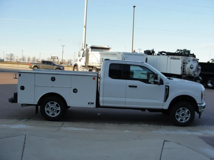 2026 Ford F-350 | Photo 4 of 14