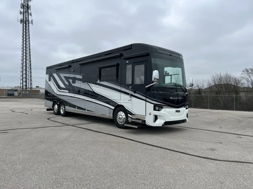 2026 Newmar Dutch Star 4081 | Photo 7 of 42