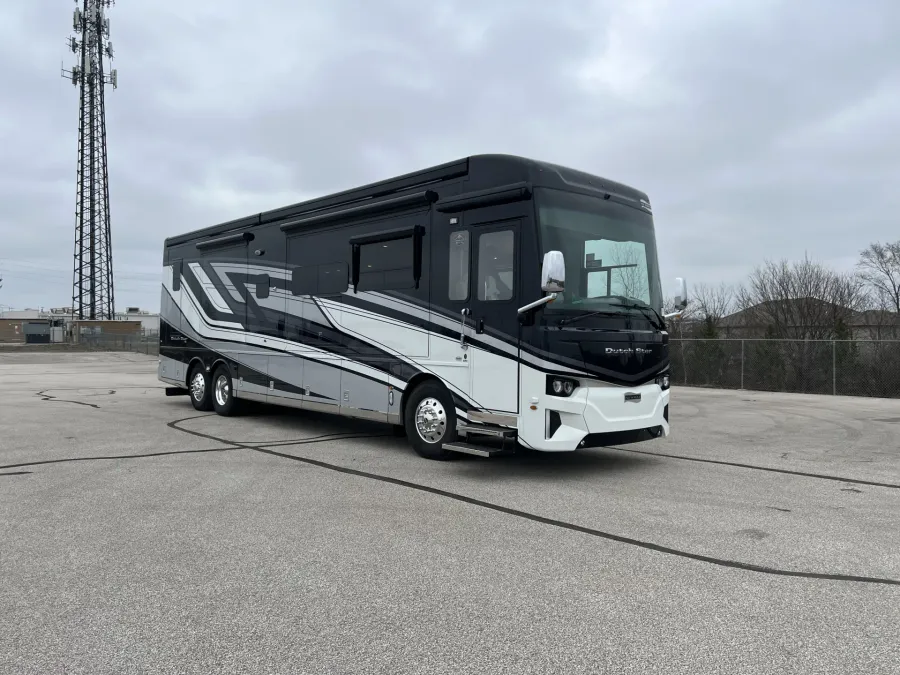 2026 Newmar Dutch Star 4081 | Photo 7 of 42