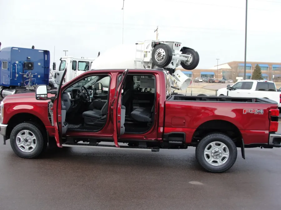 2026 Ford F-250 | Photo 9 of 13