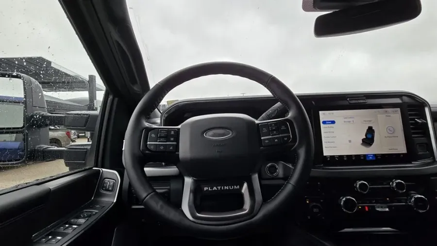 2026 Ford Super Duty F-350 | Photo 20 of 37