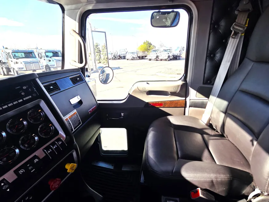 2026 Kenworth W900 | Photo 11 of 17