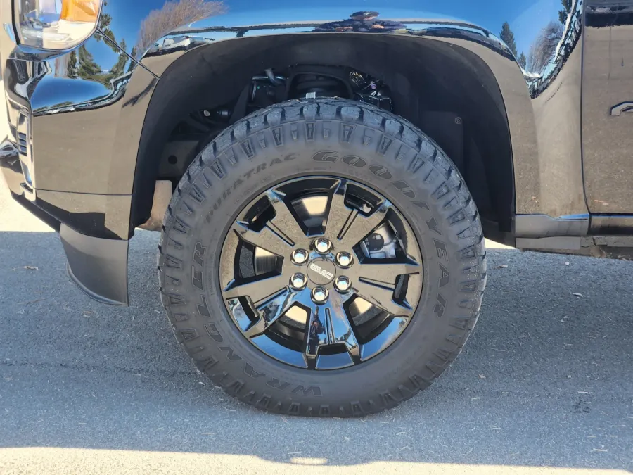 2022 GMC Canyon 4WD AT4 w/Leather | Photo 22 of 31