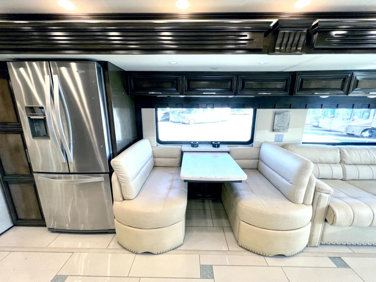 2019 Newmar London Aire 4543 | Photo 11 of 34