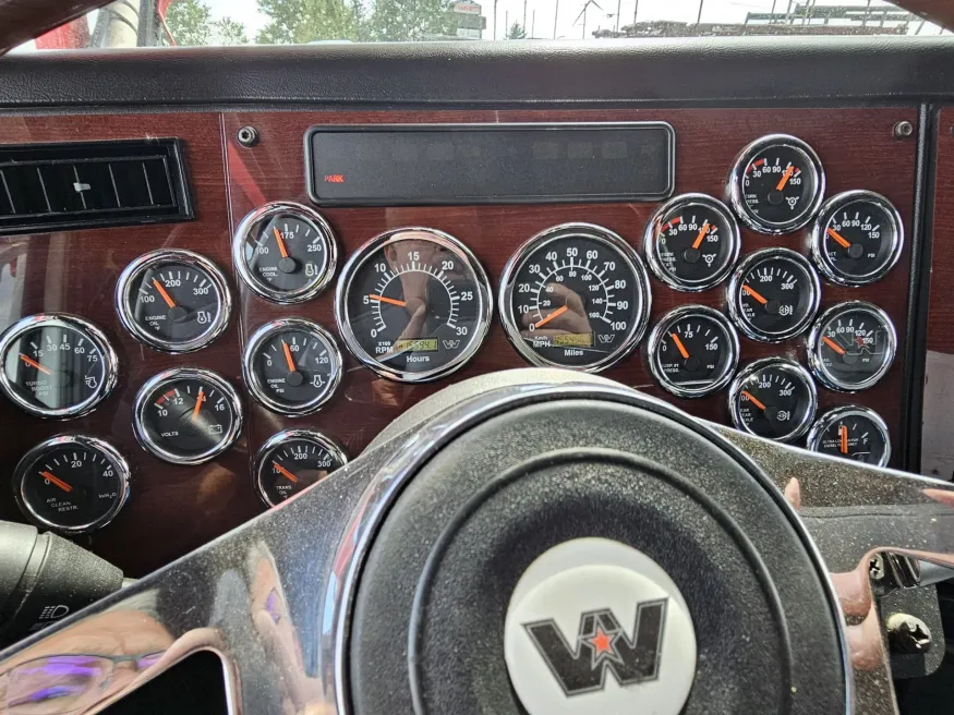 2019 Western Star 4900 | Photo 32 of 34