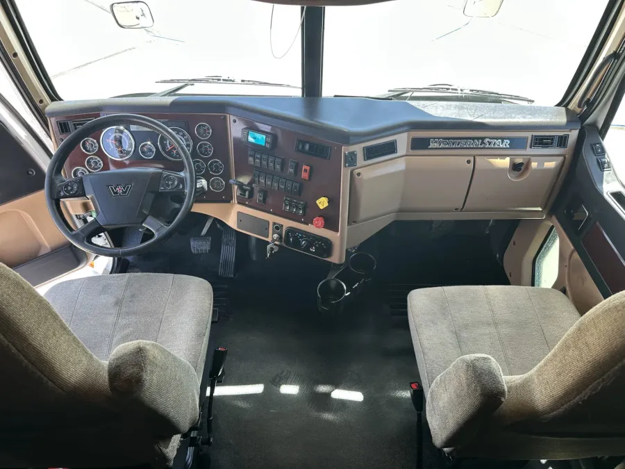 2022 Western Star 5700XE | Photo 17 of 22