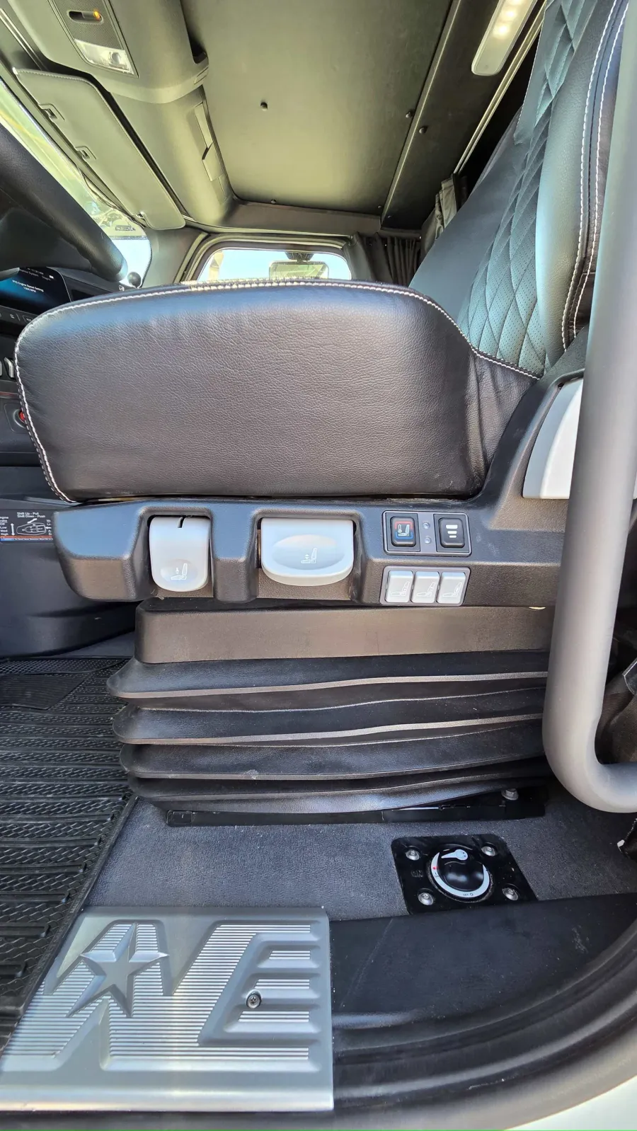 2026 Western Star 49X | Photo 15 of 24