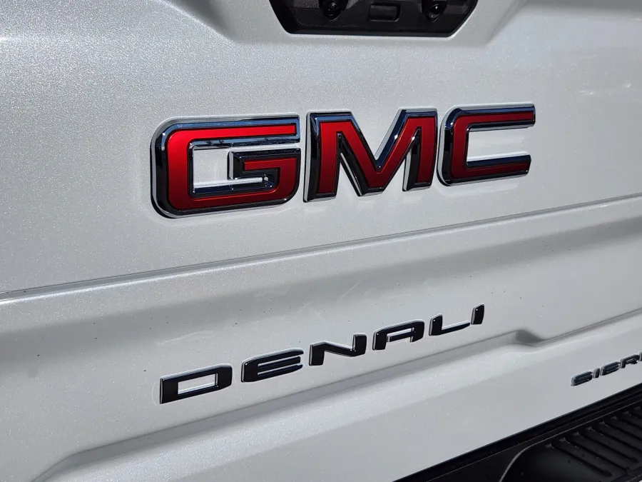 2026 GMC Sierra 1500 Denali | Photo 13 of 31