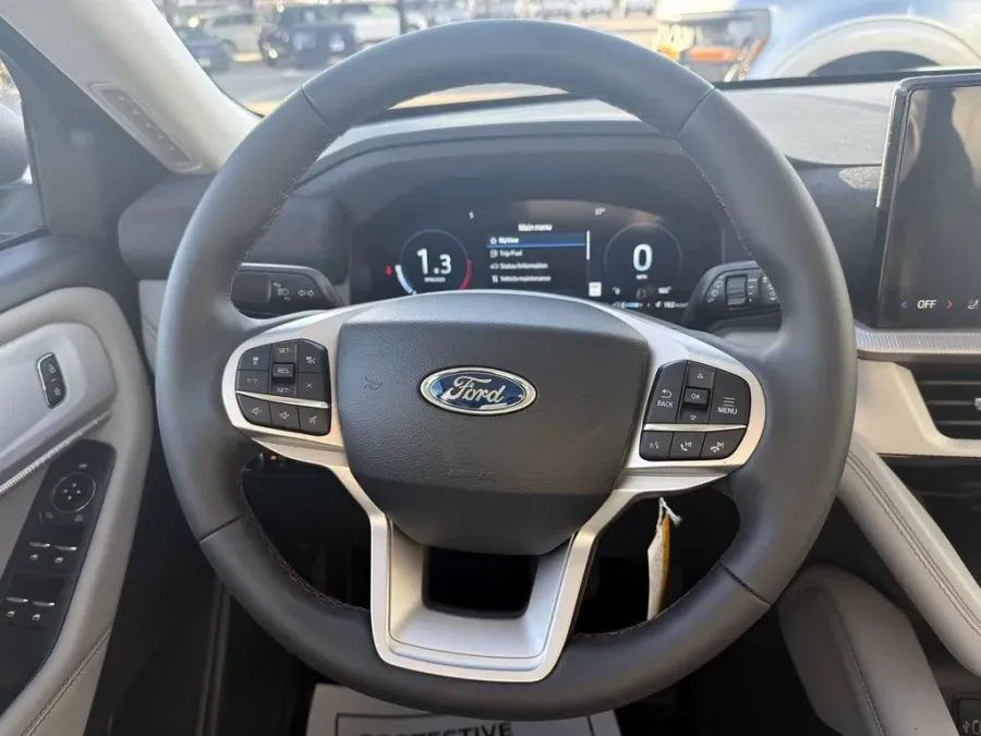2026 Ford Explorer | Photo 15 of 27