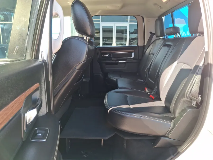 2018 RAM 1500 Laramie | Photo 9 of 16