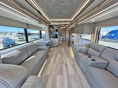 2022 Newmar King Aire 4533 | Thumbnail Photo 4 of 44