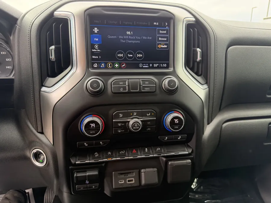 2021 Chevrolet Silverado 1500 LT | Photo 11 of 14