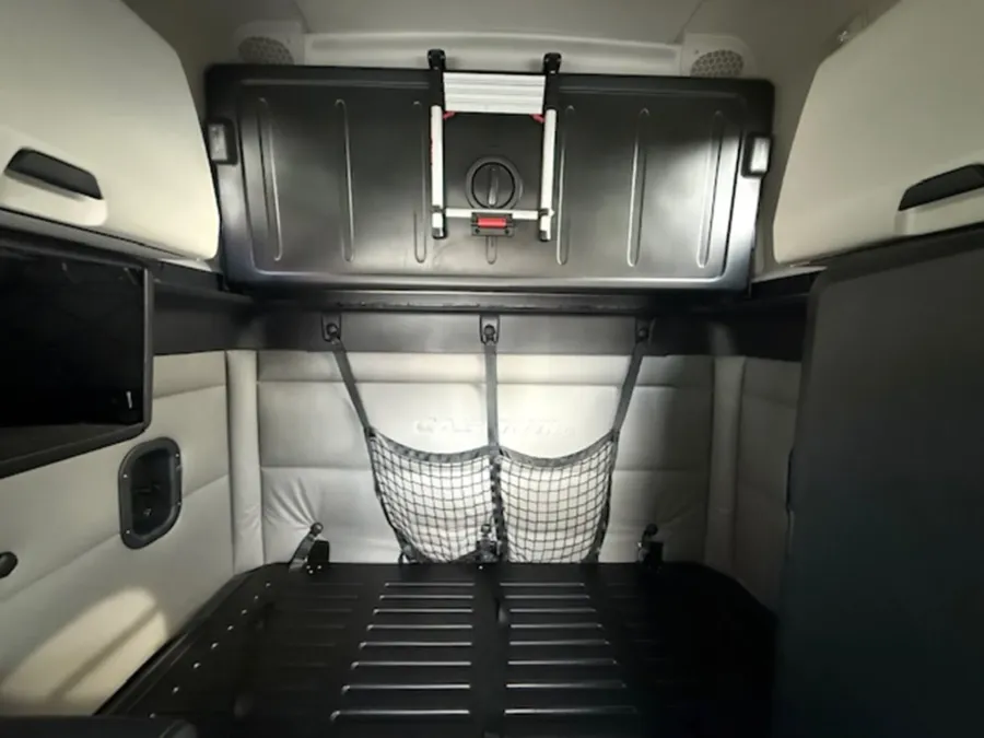 2022 Freightliner Cascadia 126 | Photo 6 of 11