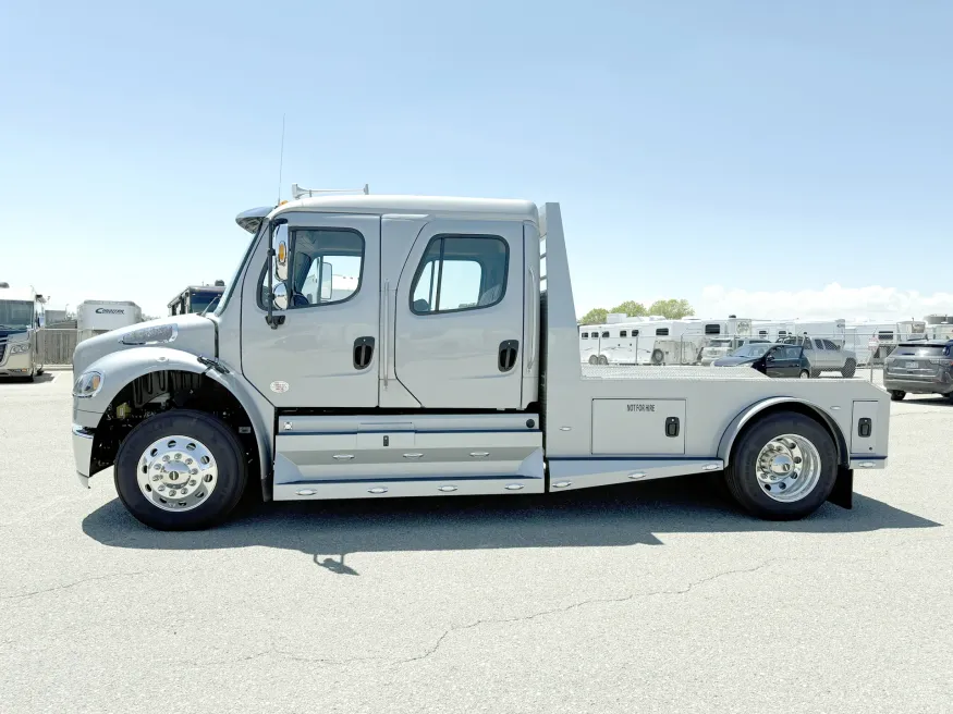 2024 Freightliner M2 106 Summit Hauler | Photo 3 of 22
