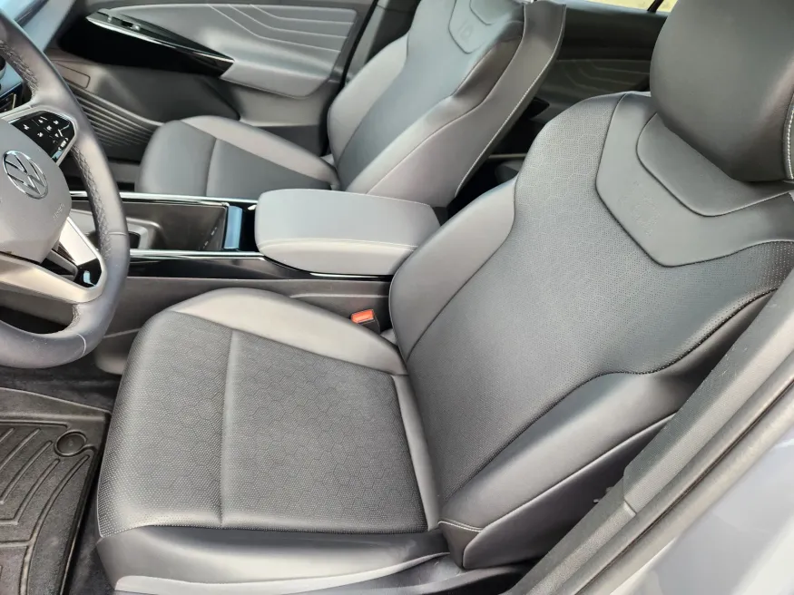 2023 Volkswagen ID.4 | Photo 8 of 22