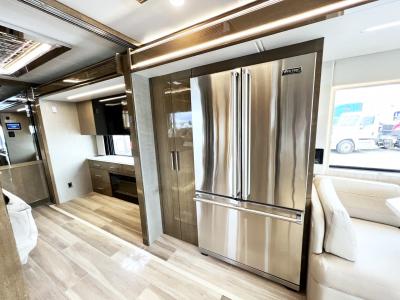 2023 Newmar King Aire 4531 | Thumbnail Photo 14 of 46