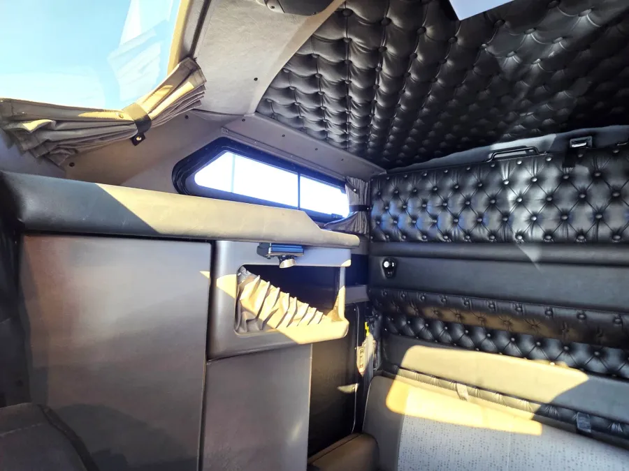 2026 Kenworth W900 | Photo 12 of 17