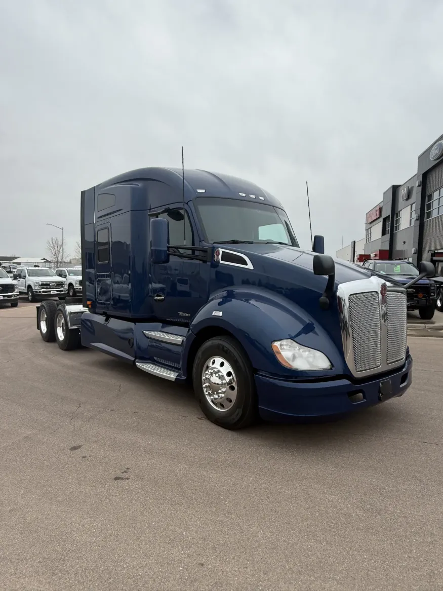 2022 Kenworth T680 | Photo 4 of 16
