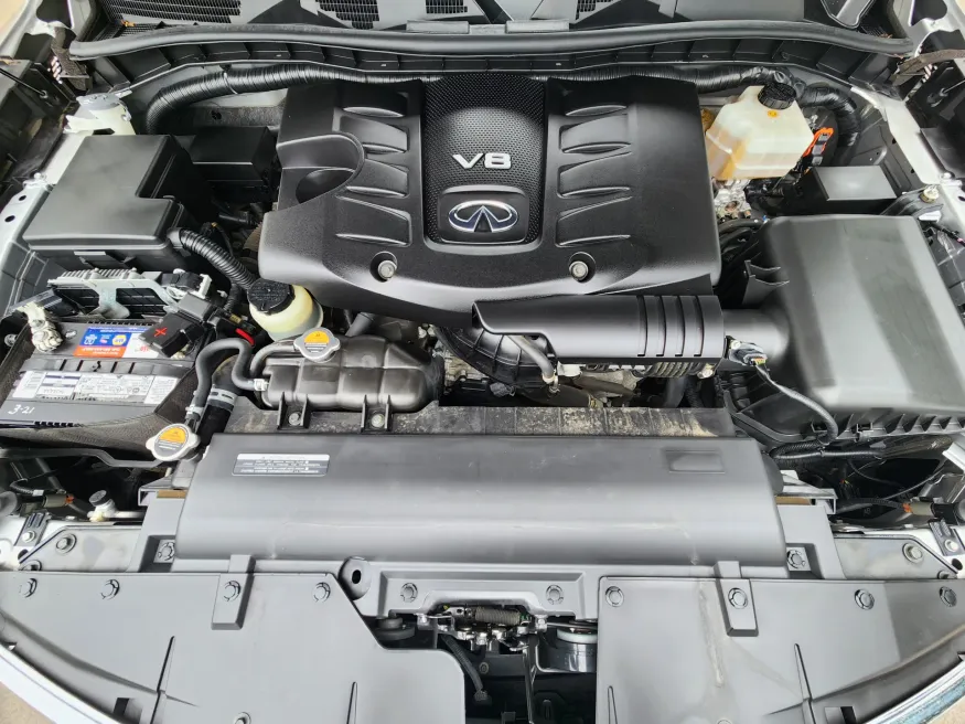 2017 Infiniti QX80 | Photo 21 of 33